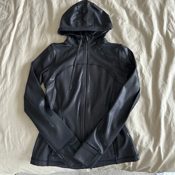 Lululemon hooded define shine size 8 - Picture 4 of 6